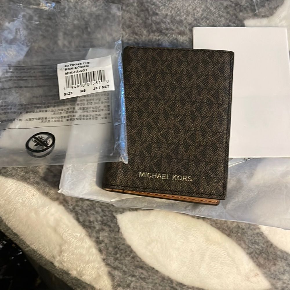 Michael Kors Wallet Jet Set Travel Passport Holder Wallet Case Brown Leather
